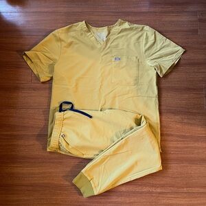 Yellow mens fig scrubs